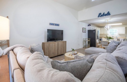 Oxford House | The Pappy, Discounted rate for S. Carolina game!