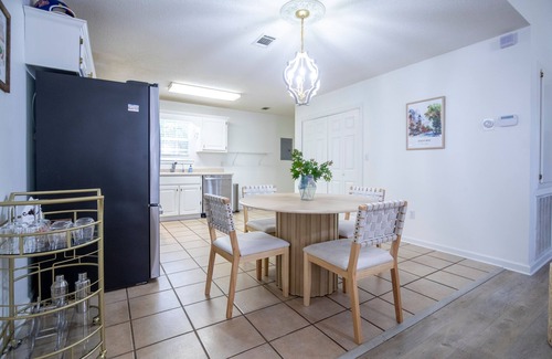 Oxford House | The Pappy, Discounted rate for S. Carolina game!