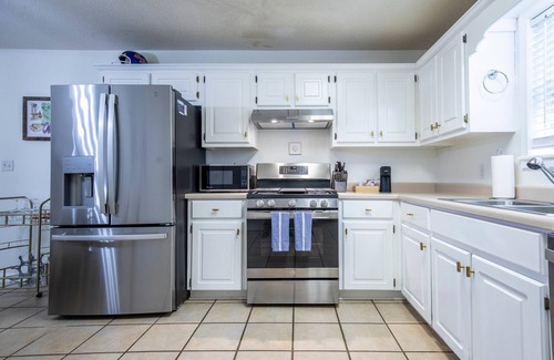 Oxford House | The Pappy, Discounted rate for S. Carolina game!