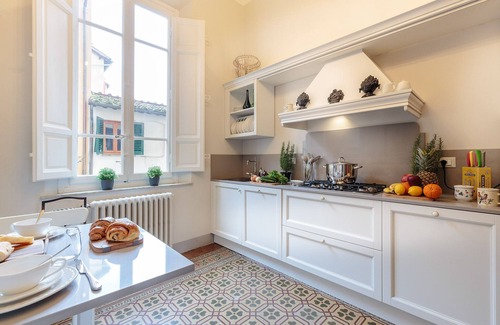 Lucca Historical Center Apartment | The Park View Apartment
