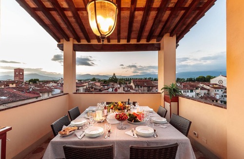 Lucca Historical Center Apartment | The Park View Apartment