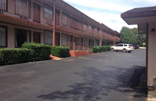 Mountain View Hotel | The Parkwood Inn & Suites