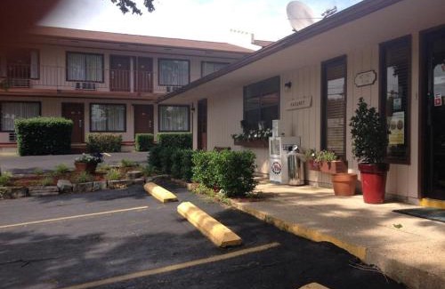 Mountain View Hotel | The Parkwood Inn & Suites