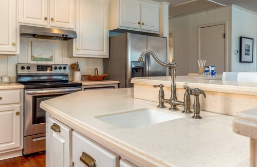 Royal Lagoons House | The Pearl | New Years Eve with ocean breeze. Book today