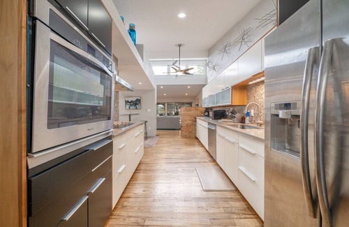 Mid America House | The Pedal Pad: Rustic Charm Meets Modern Comfort – Lakefront Escape with Sun Porch, Dock & Fire Pit!