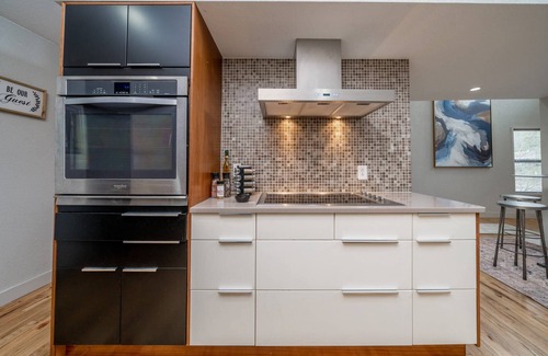 Mid America House | The Pedal Pad: Rustic Charm Meets Modern Comfort – Lakefront Escape with Sun Porch, Dock & Fire Pit!