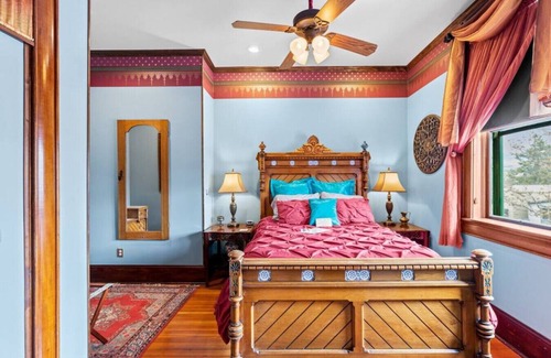 Historic Railroad District Hotel | The Peerless Hotel | Anniversary Suite #3 | Twin Soaking Tubs | Historic District