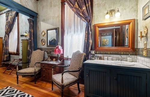 Historic Railroad District Hotel | The Peerless Hotel | Junior Suite #2 | Jetted Tub | Historic District