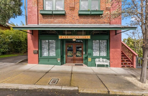 Historic Railroad District Hotel | The Peerless Hotel | Junior Suite #2 | Jetted Tub | Historic District