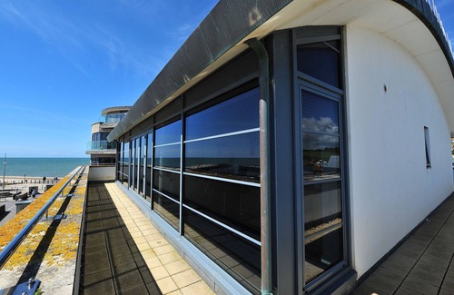 West Bay Cottage | THE PENTHOUSE, family friendly, luxury holiday cottage in West Bay