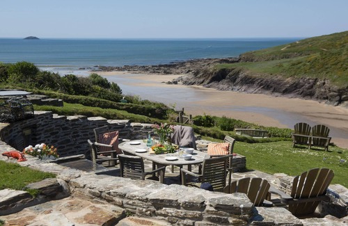 Treator Cottage | The Perch is a contemporary studio offering the perfect escape to the coast