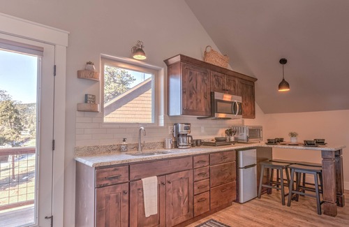 Woodland Park Apartment | The Perch! Mountain-front view! priv.balcony-A/C