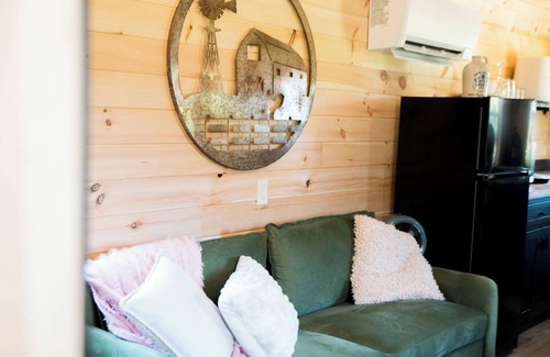 Bardwell Cabin | The Perch - Tiny home perfect for a couples retreat or solo travelers