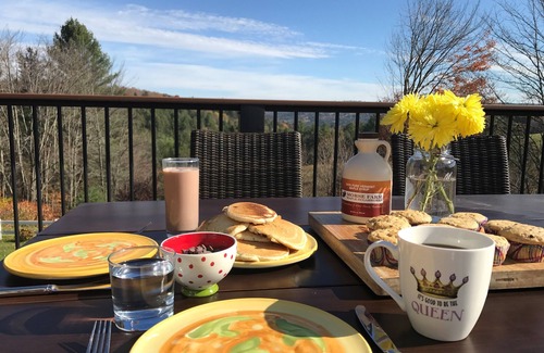 Montpelier House | The perfect family getaway with stunning views, large deck and hot tub