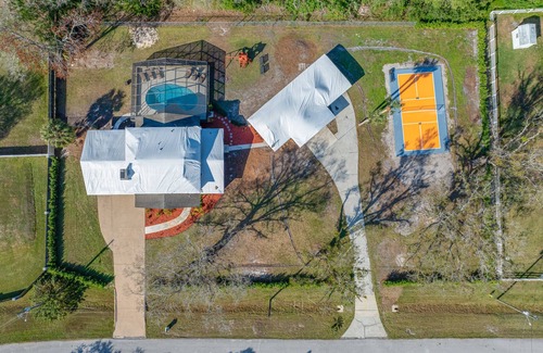 Oldsmar House | The Perfect Family Retreat w Pool and Games