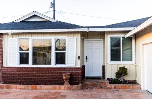Gardena House | The Perfect Getaway! Beautiful home close to LAX and SoFi Stadium!