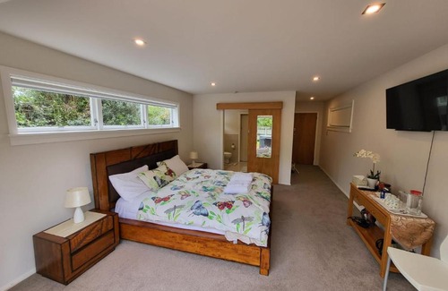 Whanganui House | The perfect getaway for two in a large suite