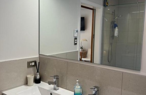 Whanganui House | The perfect getaway for two in a large suite