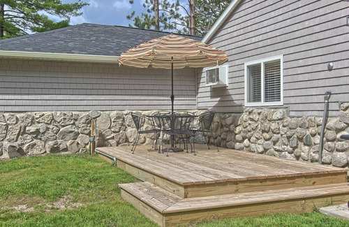 Interlochen House | The Perfect Getaway *Sleeps 4 *Pet Friendly *Traverse City *Crystal Mountain