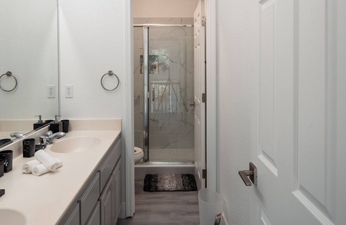 Riverbank House | The Perfect Retreat for Comfort and Style at this 5 Bedroom House!