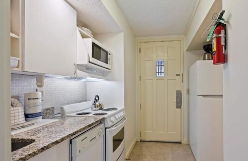 Palmetto Dunes Hotel | The Perfect Couple Retreat One Bed Studio with Private Patio.