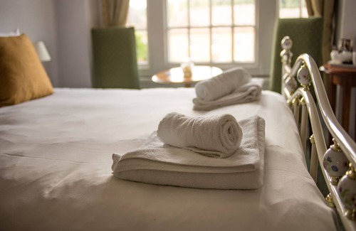 Montacute Bed & Breakfast | The Phelips Arms
