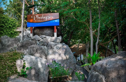 Chumphon Villa | The Philip's villa 3 on the seafront with infinity pool.