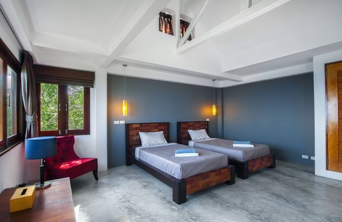 Chumphon Villa | The Philip's villa 3 on the seafront with infinity pool.