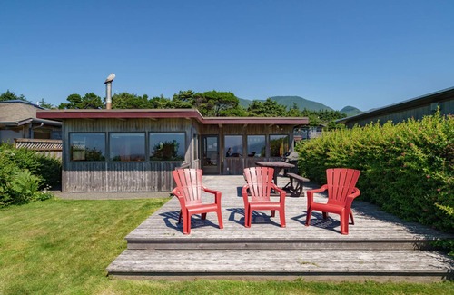 Arch Cape Cabin | The Pilot House by AvantStay | Stunning Home Right On Arch Cape Beach!