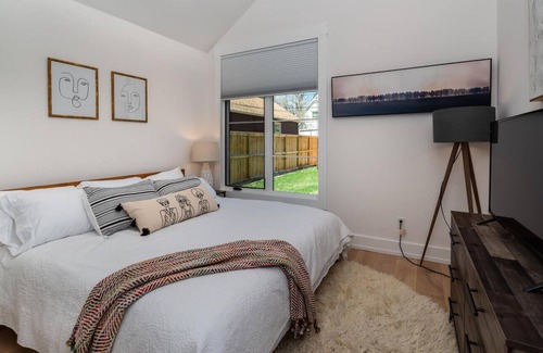 Whittier House | The Pine House - View Flatirons, walk to Pearl!
