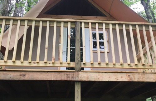 Malaga Cabin | The Pine Treehouse Glamping Cabin at Dragonfly Lake