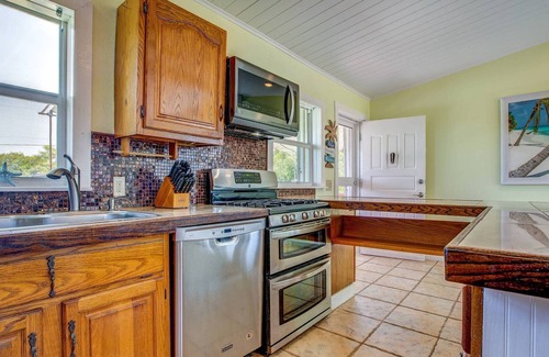 Eden Pines House | The Pineapple Cottage: Live Your Best Keys Life, 3BR Canal Front Home, Dockage & Pet-Friendly Bliss!