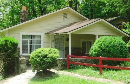 Woodfin Resort | The Pines Cottages