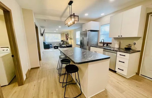 Sioux Falls House | The Platinum Flat, Central Location, Sleeps 7