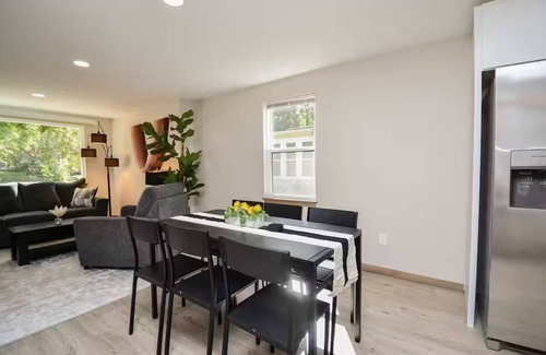 Sioux Falls House | The Platinum Flat, Central Location, Sleeps 7