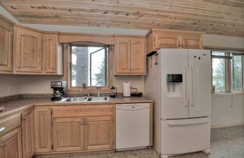 Cass Lake House | The Point- Between 2 shores, sand beach, canoe, cozy, click pic for Fall deals