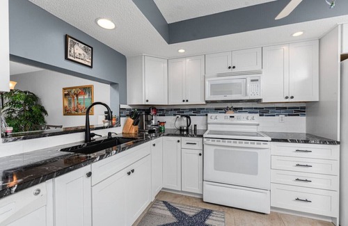 Englewood Apartment | The Pond at Pine Hollow