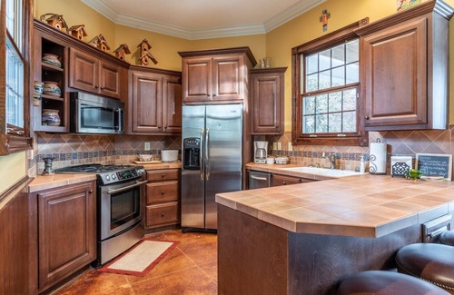Starkville House | The Pool House at 4300 - Only 5 minutes from campus and 10 to downtown!