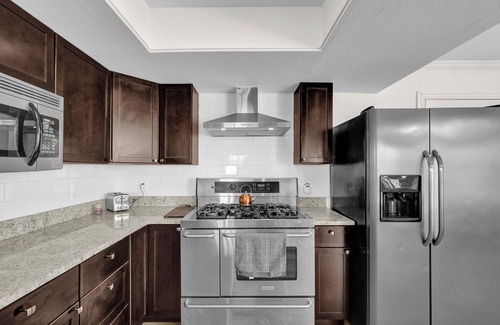 Northeast El Paso House | The Pool House -by Shopping, Hiking & Fort Bliss