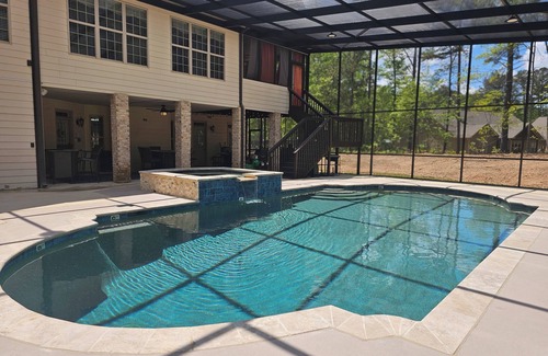 Bethlehem Apartment | The Pool Palace - Modern 2500 sq ft 2-bdrm apartment w/an enclosed heated pool!