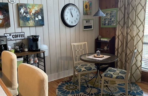 Salem Villa | The Poolside Villa- 2queen bd, lake Keowee, golf,hike,waterfalls, near Clemson,