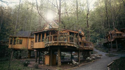 Gatlinburg House | The Poplar in Treehouse Grove at Norton Creek