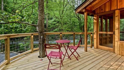 Gatlinburg House | The Poplar in Treehouse Grove at Norton Creek