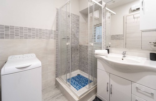 Roiano-Gretta-Barcola-Cologna-Scorcola Apartment | The Postcard - Cozy APT near the Central Station