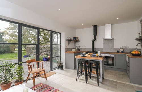 West Pennard Cottage | THE POTTING SHED, pet friendly, with open fire in Glastonbury