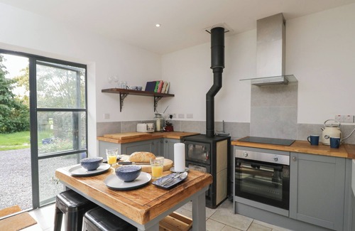 West Pennard Cottage | THE POTTING SHED, pet friendly, with open fire in Glastonbury