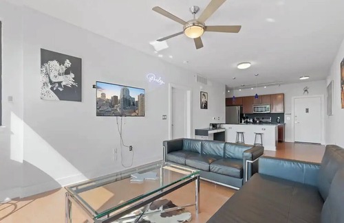 North University Condo | The Presley - Elvis Themed Downtown Loft. Skyline &Tower Views-close to it all