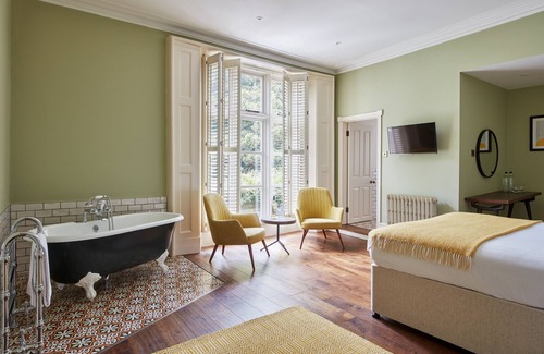 Caerleon Hotel | The Priory Hotel and Restaurant