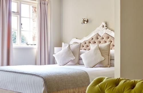 Caerleon Hotel | The Priory Hotel and Restaurant
