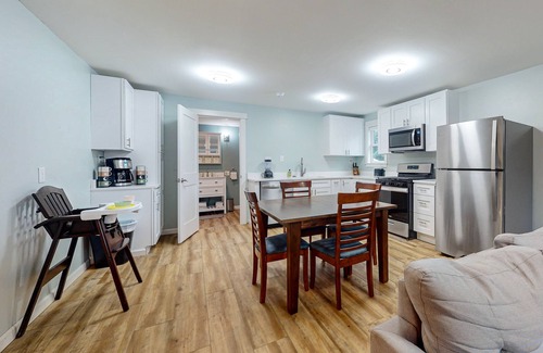 Retsil House | The Quacker Jack | Cozy house in Port Orchard with Gas Fireplace - dog-friendly